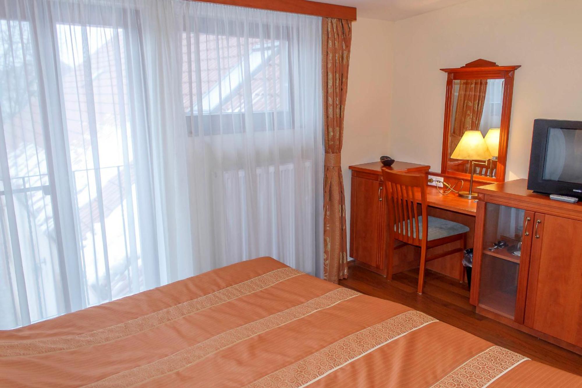 Mohács Pannon Hotel Bejelentkezes 20 Oraig, Check-In Until 20 O'Clock, Einchecken Bis 20 Uhr מראה חיצוני תמונה