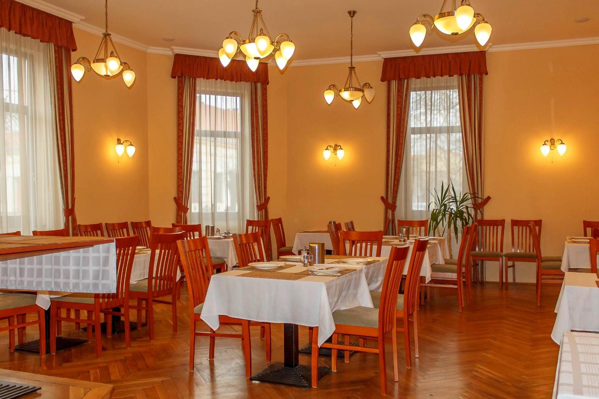 Mohács Pannon Hotel Bejelentkezes 20 Oraig, Check-In Until 20 O'Clock, Einchecken Bis 20 Uhr מראה חיצוני תמונה