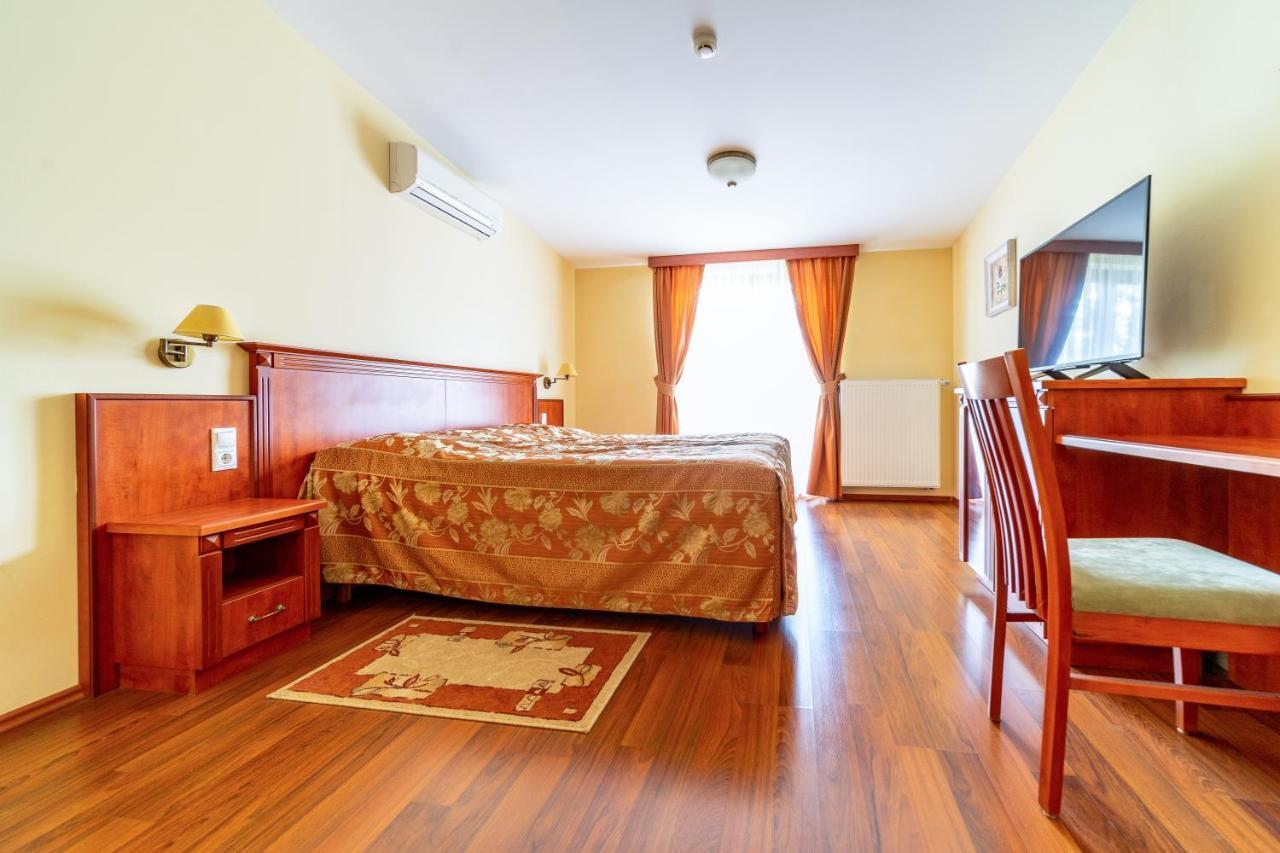 Mohács Pannon Hotel Bejelentkezes 20 Oraig, Check-In Until 20 O'Clock, Einchecken Bis 20 Uhr מראה חיצוני תמונה