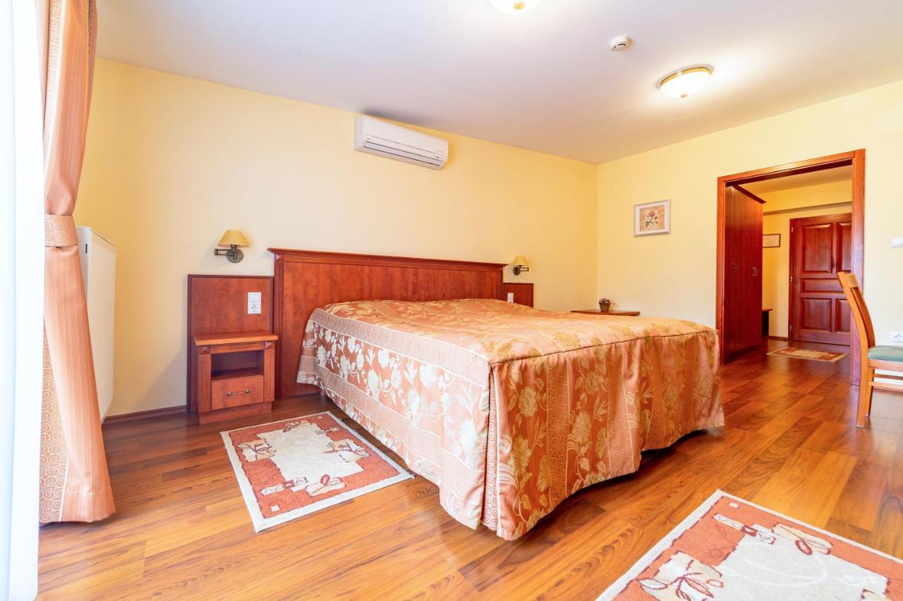 Mohács Pannon Hotel Bejelentkezes 20 Oraig, Check-In Until 20 O'Clock, Einchecken Bis 20 Uhr מראה חיצוני תמונה